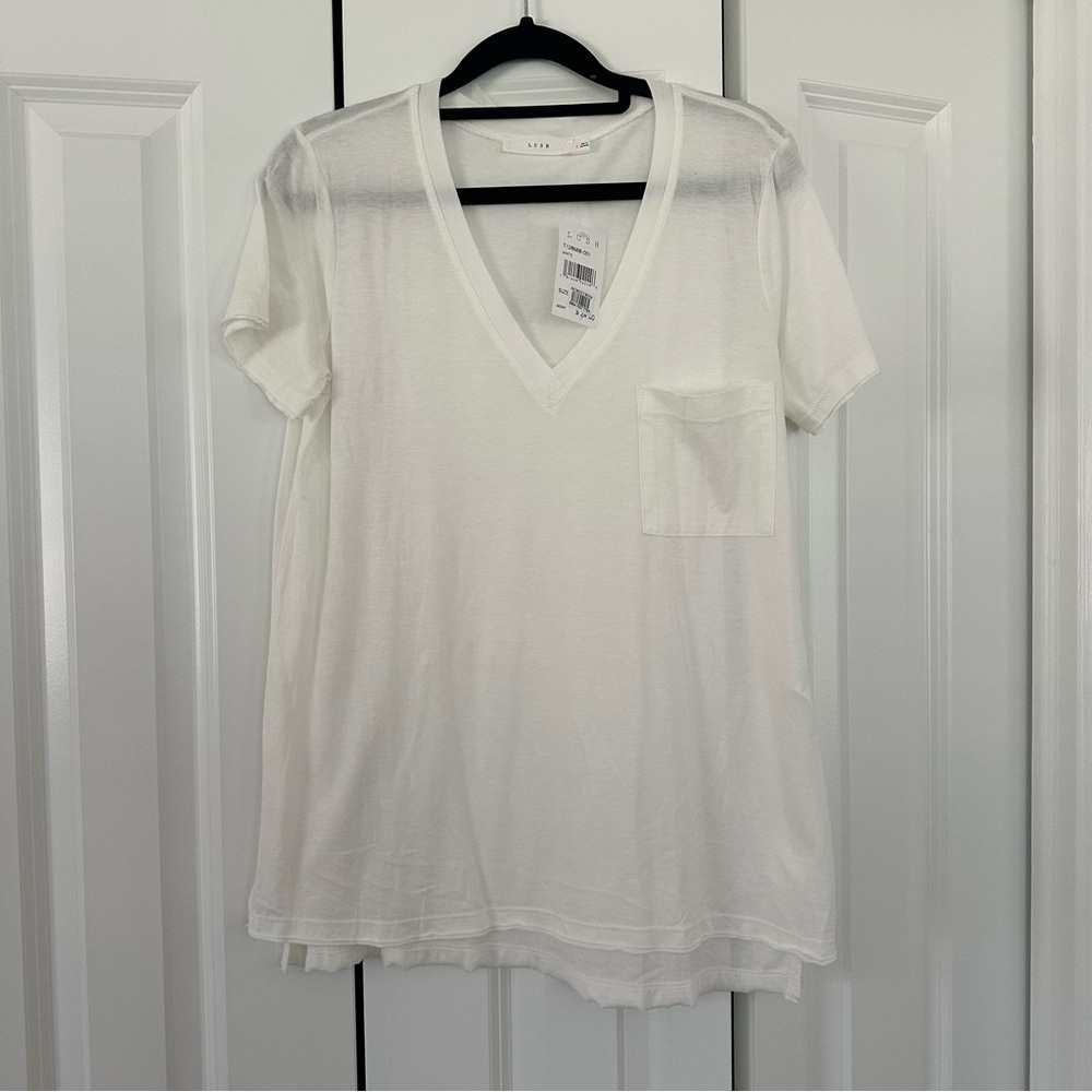 NWT Lush Short Sleeve Relaxed V-neck Tee - White